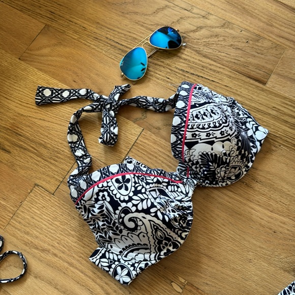 TOMMY BAHAMA set new without tags. - Picture 2 of 6